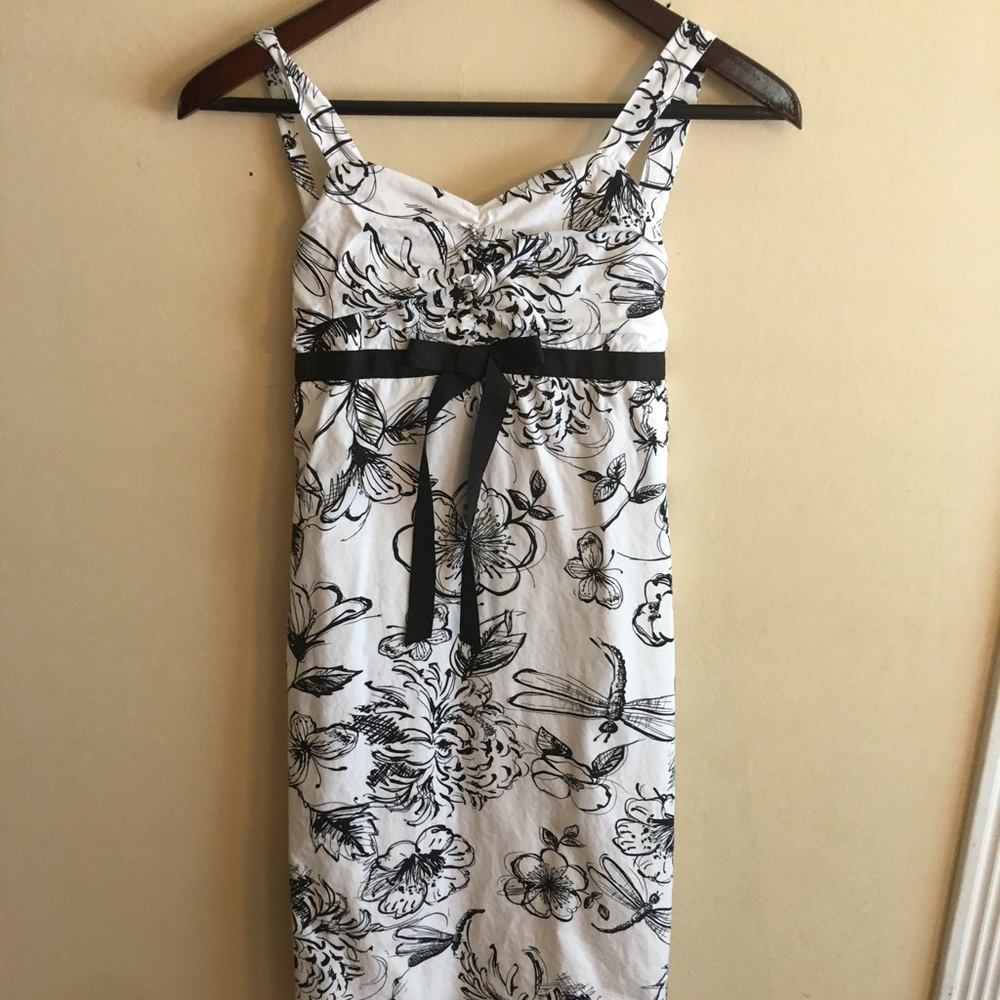 Sleeve less white and black girls dress