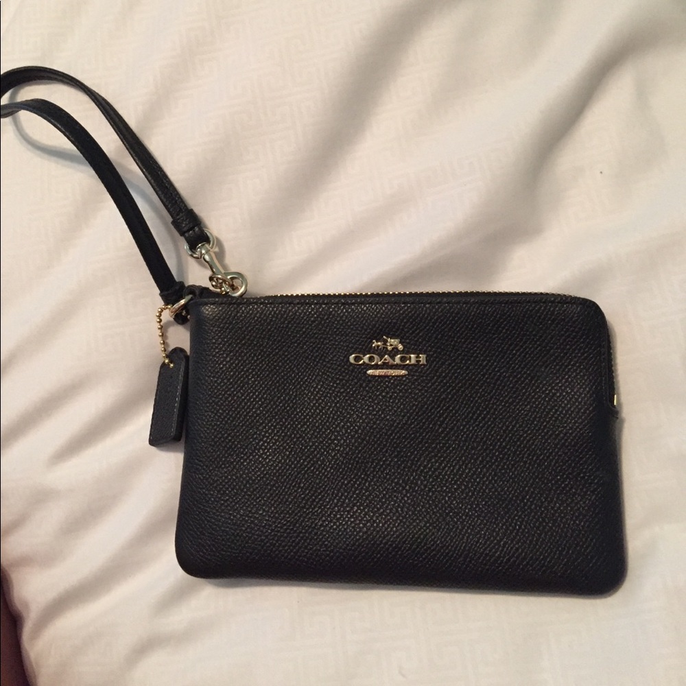 Black wristlet