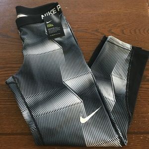 Nike Pro Dri Fit Capri Leggings FLASH SALE
