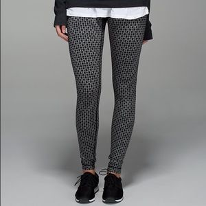 💥FLASH SALE!💥 Lululemon Wunder Under. Size8.