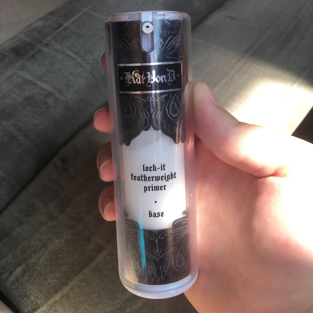 Kat Von D lock-it featherweight primer