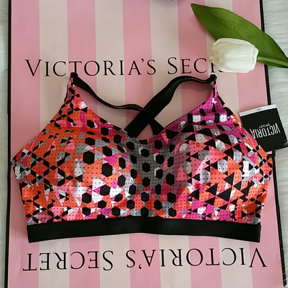 Victoria's Secret Other - Victoria's Secret Lightweight  Sports Bra. nwt