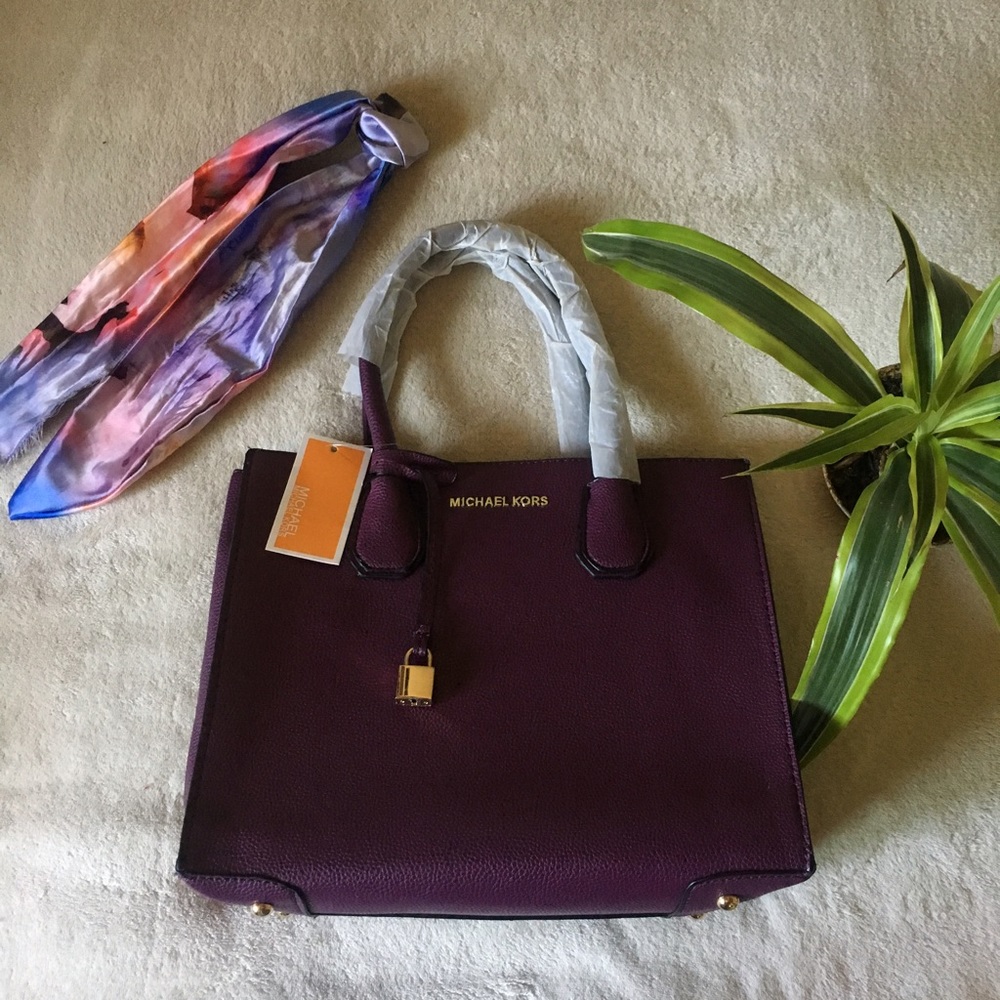 Lilac Michael Kors Bag w/ Longer Strap Attachment