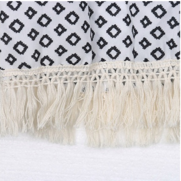 ♣️L Left!♣️ Beautiful Kimono - Picture 3 of 4