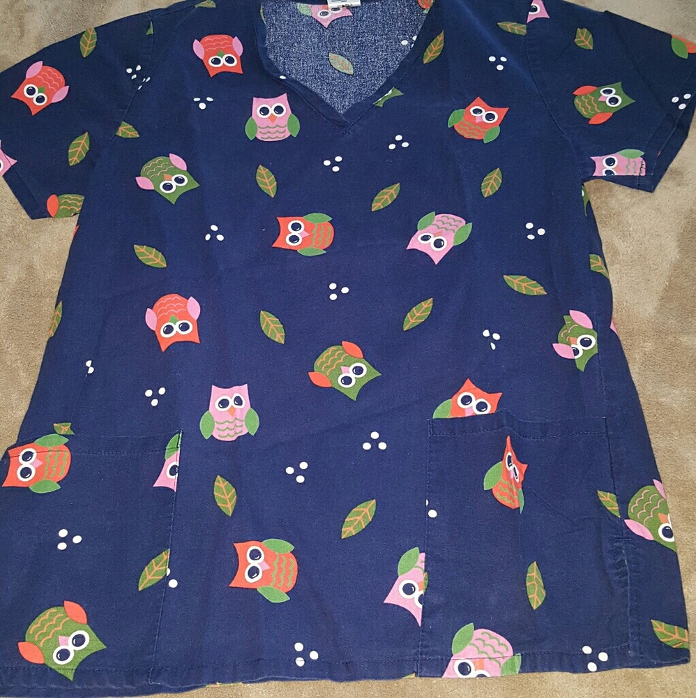 Owl scrub top womens size small