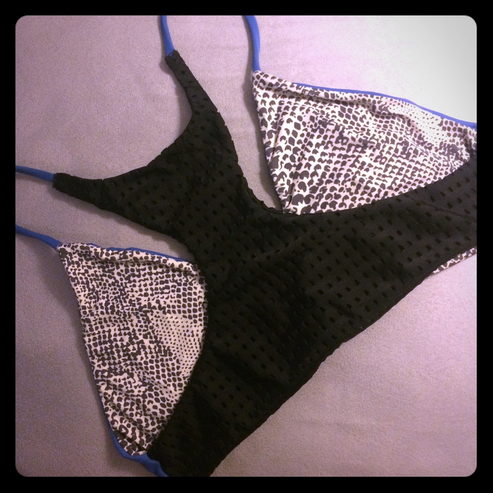 Acacia bikini top!!