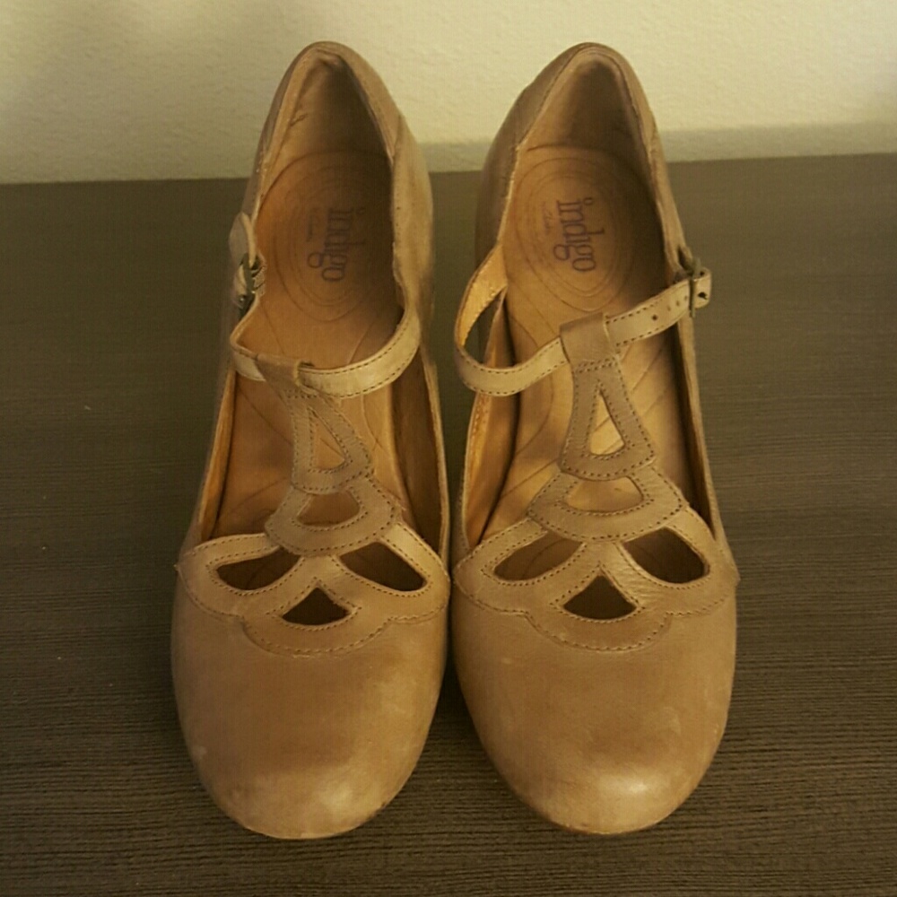 Indigo by Clarks - Tan Heels