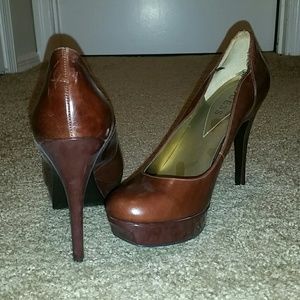 Guess 8 Pumps