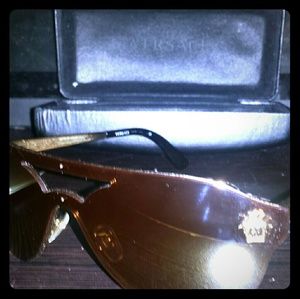 GOLD GLAM MEDUSA SUNGLASSES