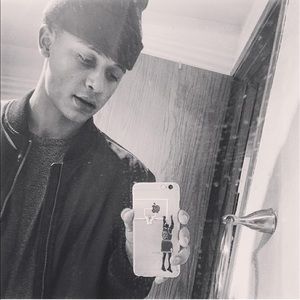 Meet your Posher, Max