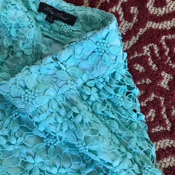 Dressy Lace Shorts - Picture 2 of 2