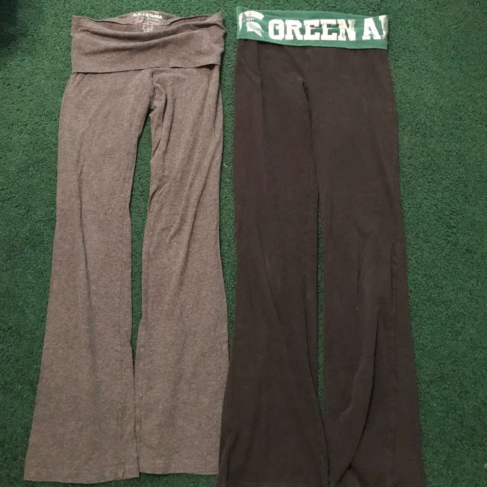 Two pairs of yoga pants - Size S