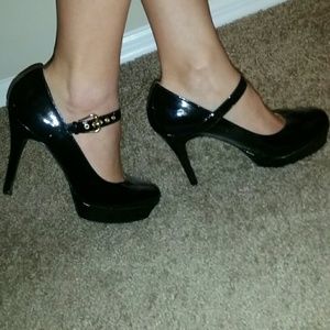 Guess 8 Mary Jane Platforms