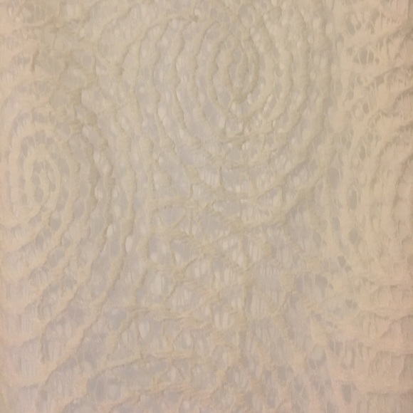 Lace tank with grey at bottom size small - Picture 2 of 4