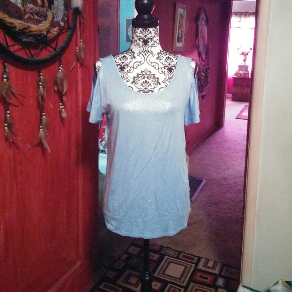Cold shoulder top