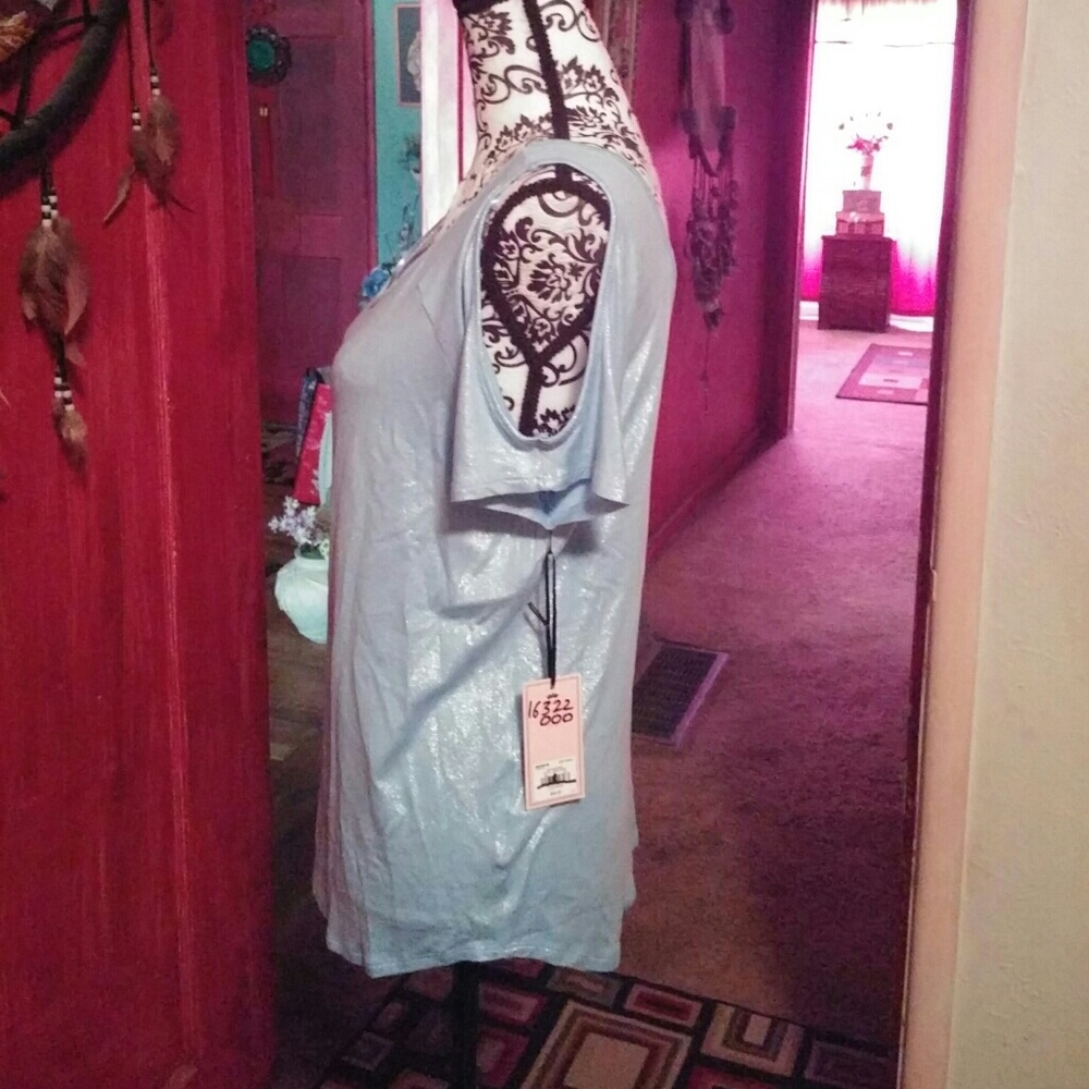 Cold shoulder top - Picture 2 of 3