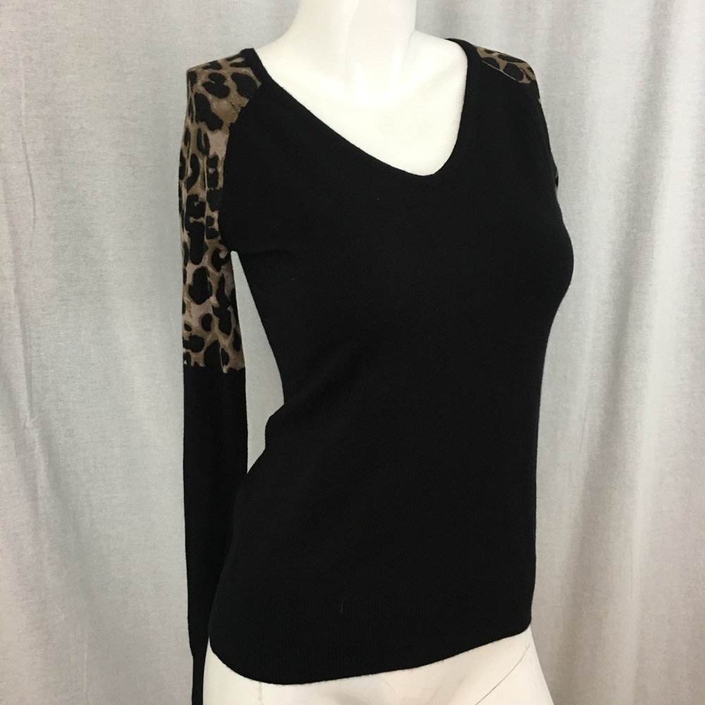 SOLD 💟Sz XS Venus Leopard Print Shoulder Sweater - Picture 5 of 8