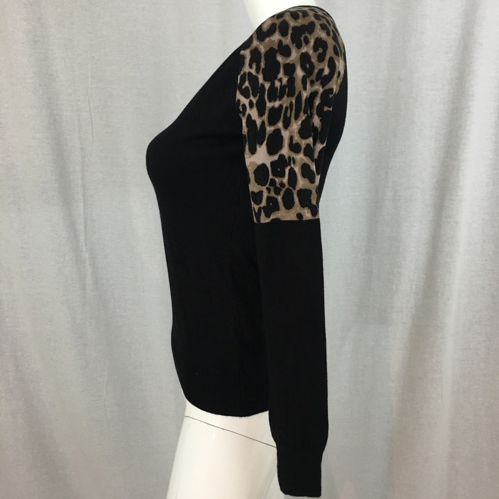 SOLD 💟Sz XS Venus Leopard Print Shoulder Sweater - Picture 6 of 8