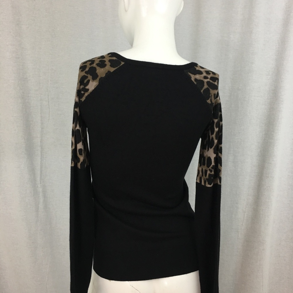 SOLD 💟Sz XS Venus Leopard Print Shoulder Sweater - Picture 7 of 8