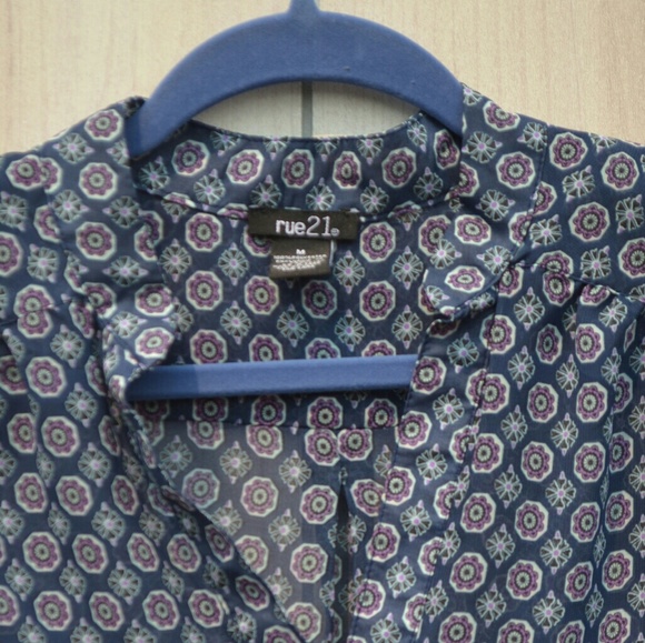 RUE 21 TOP - Picture 2 of 3