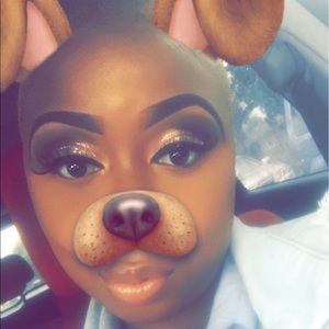 Meet your Posher, Larissa