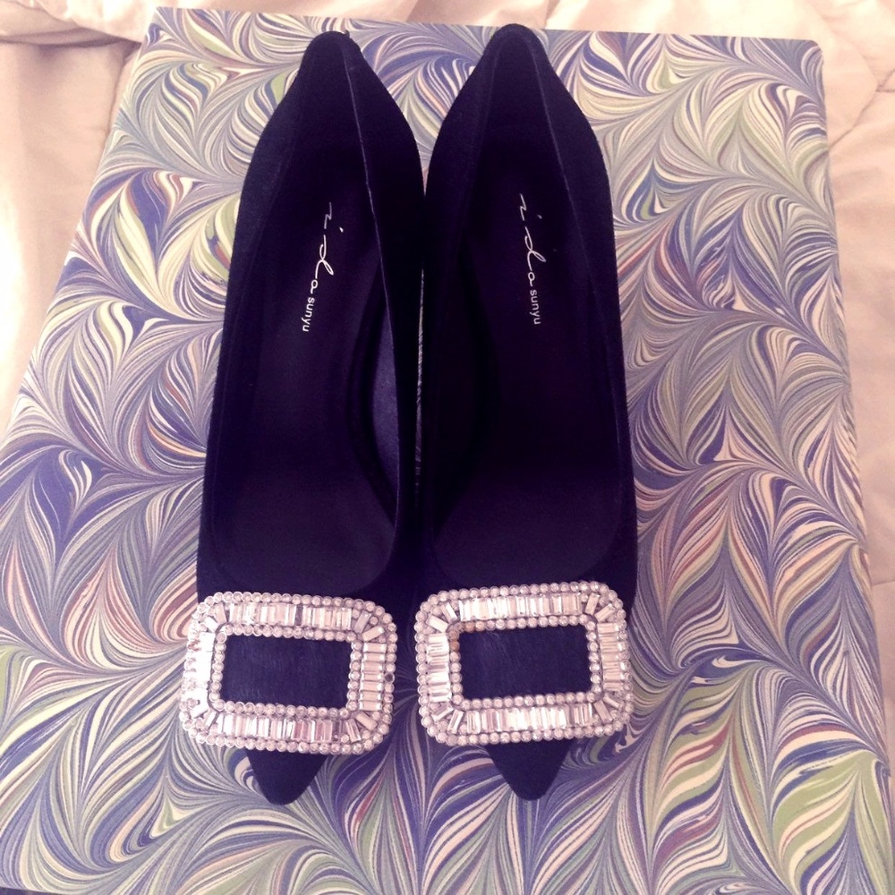 Adorable Black Pumps
