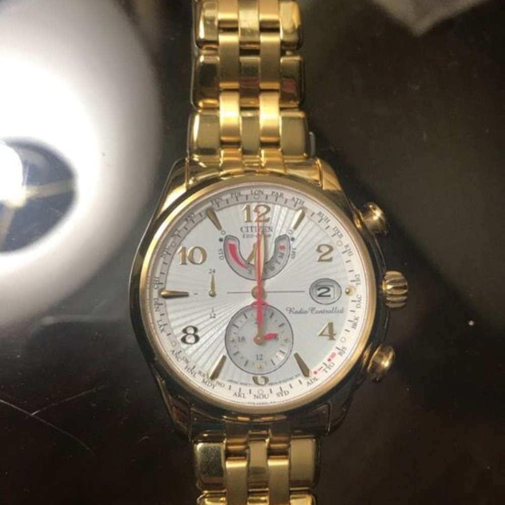 Citizen eco-drive... radio controlled gold watch