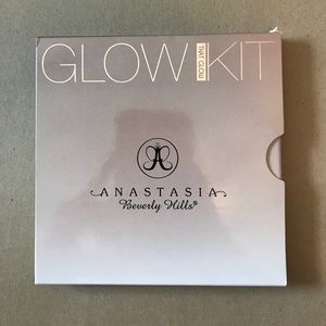 Anastasia Glow Kit in "That Glow"