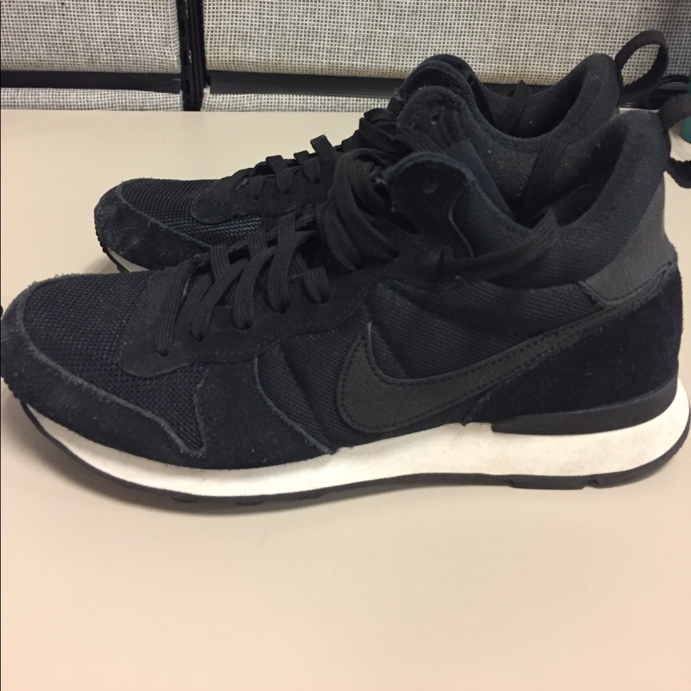 Nike Mid internationalist