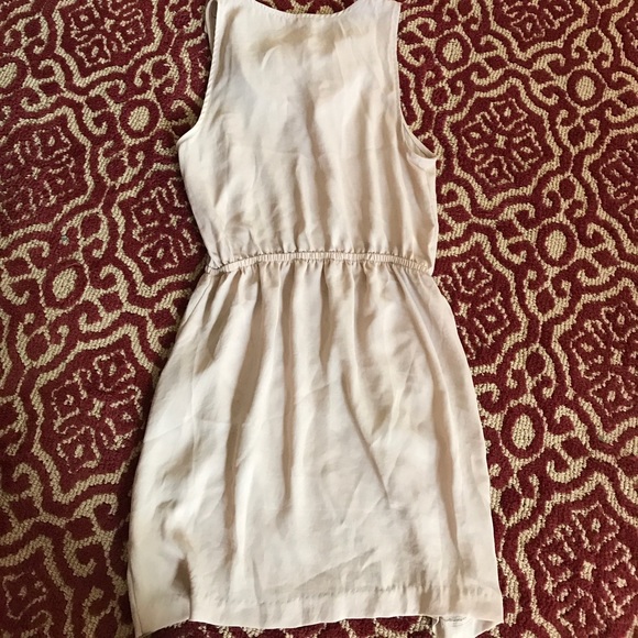 Tan sleeveless dress with pockets - Picture 4 of 4