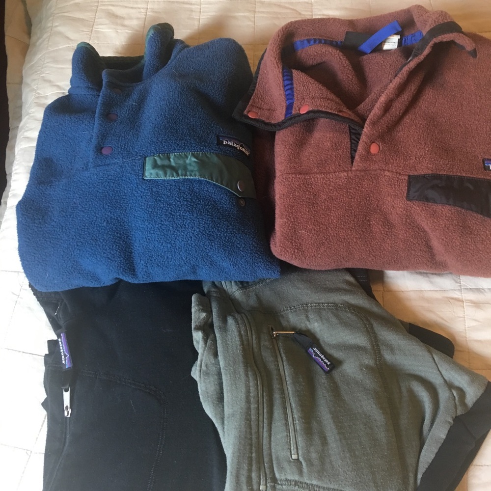 4 Unisex XS Patagonia Fleeces.