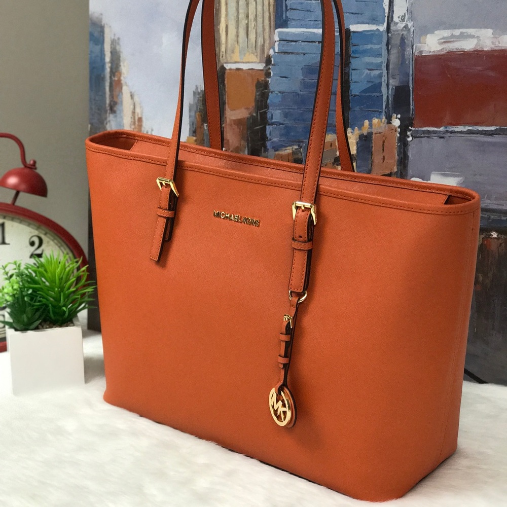 ❌SOLD❌ @lovella's Purses& more..Michael Kors Tote - Picture 1 of 8