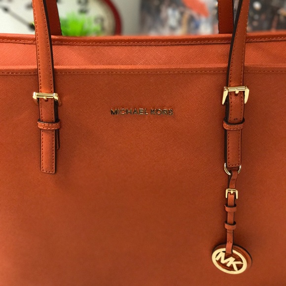 ❌SOLD❌ @lovella's Purses& more..Michael Kors Tote - Picture 2 of 8