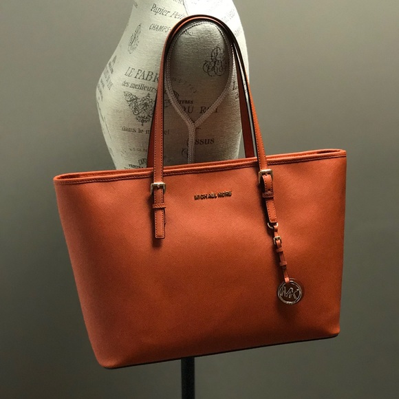 ❌SOLD❌ @lovella's Purses& more..Michael Kors Tote - Picture 4 of 8