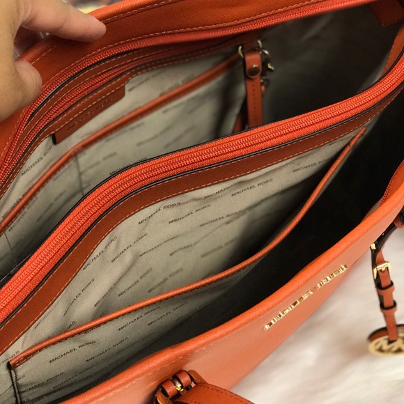 ❌SOLD❌ @lovella's Purses& more..Michael Kors Tote - Picture 7 of 8