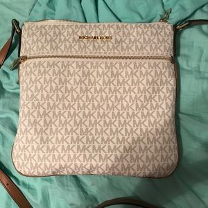 Michael Kors Bedford Signature Flat Cross Body