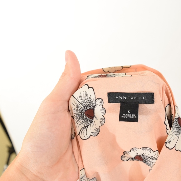❌SOLD❌Ann Taylor Pastel Peach Poppy Bow Blouse - Picture 5 of 5