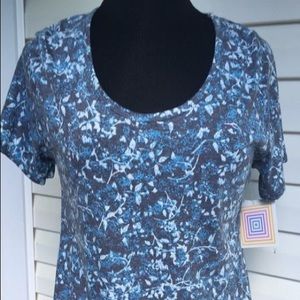 BNWT LuLaRoe Classic Tee- Large