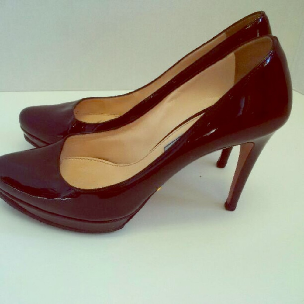 Authentic Prada black pumps
