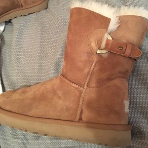 Ugg boot chestnut with buckle