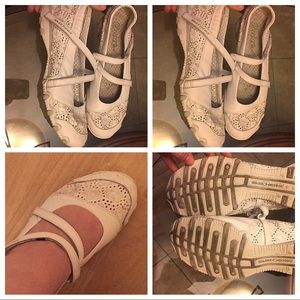 Skechers white lace shoes