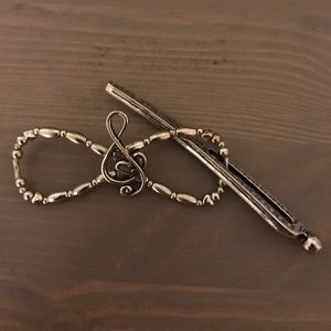 Treble clef hair accessory