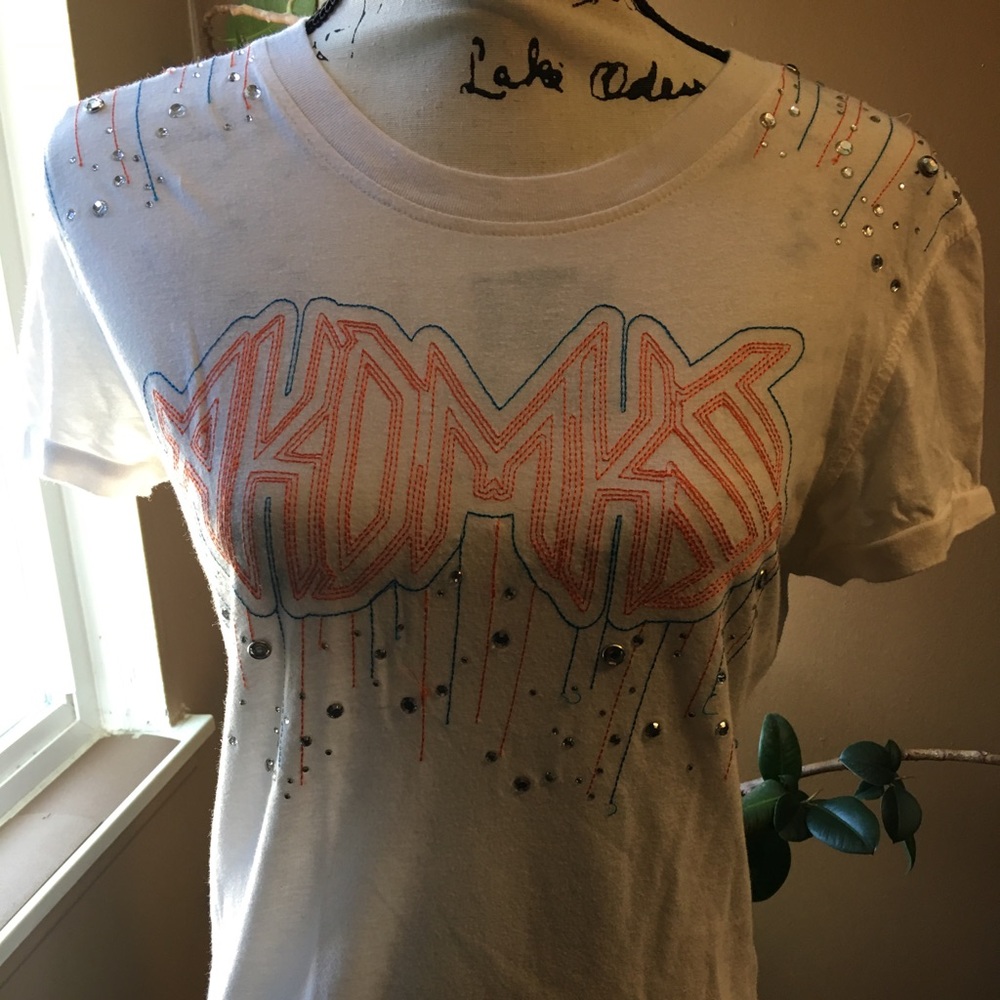 AKDMKS LADIES RHINESTONE T SHIRT