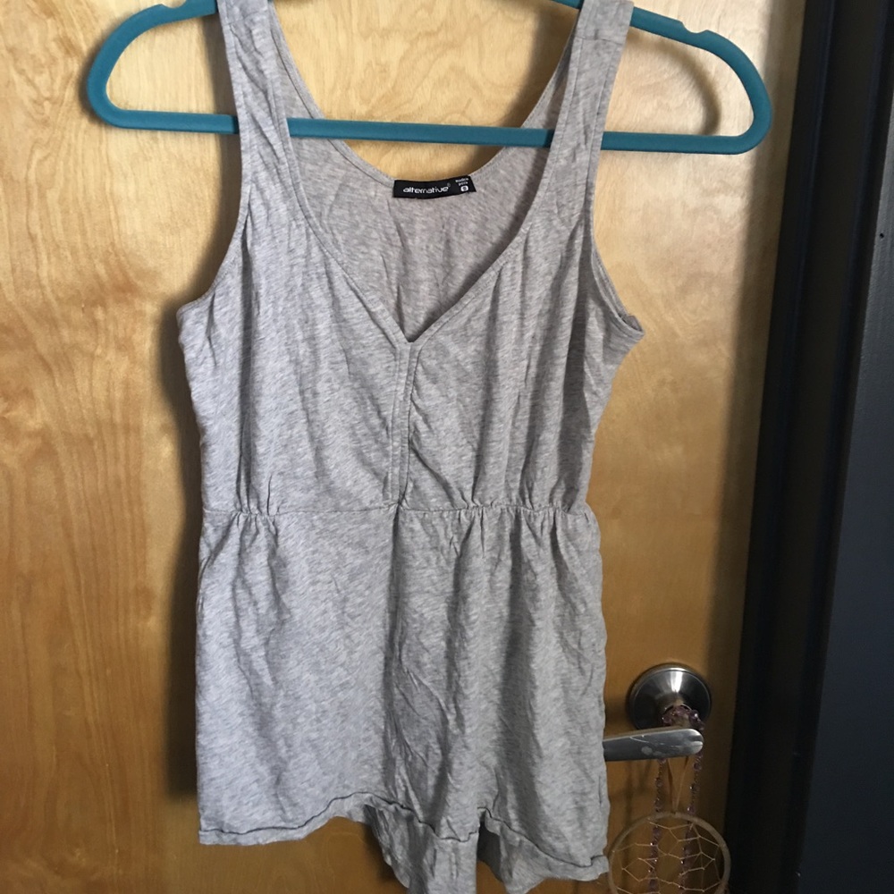 Alternative apparel hi-low vneck tank sz S