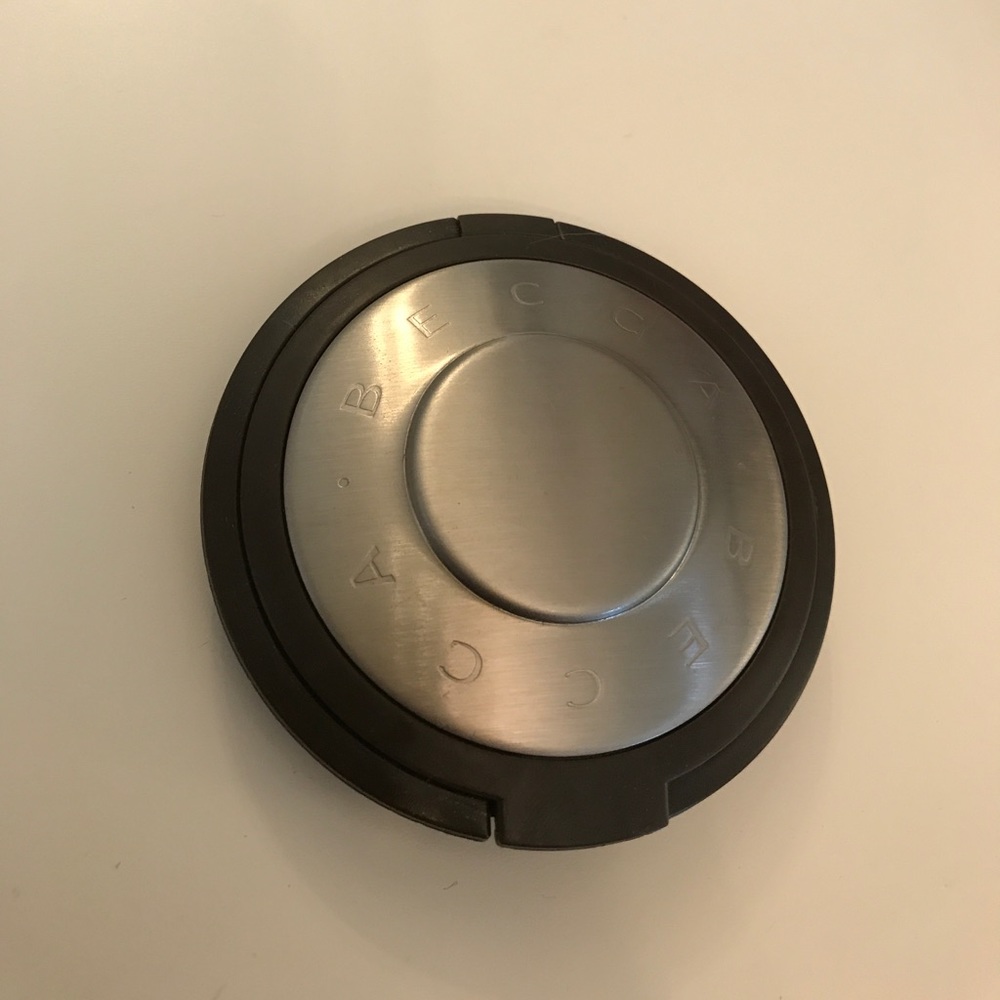 Becca Cosmetics OPAL highlighter