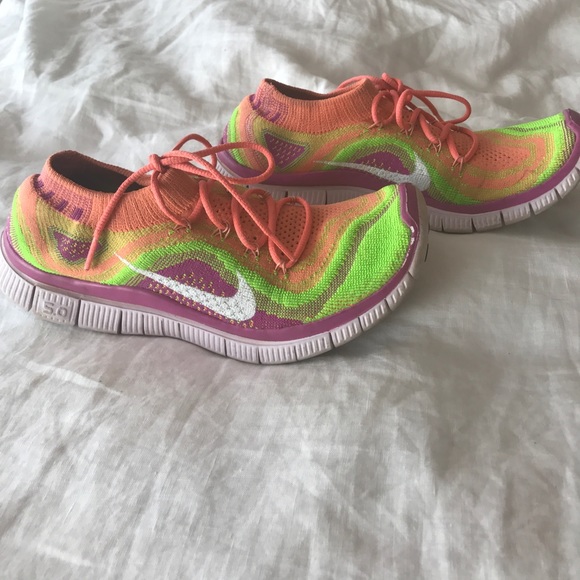Nike Shoes - Nike Free Run 5.0