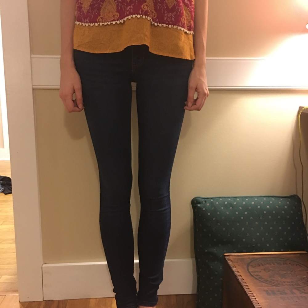 Hollister dark wash skinny jeans Size 3L Like new!