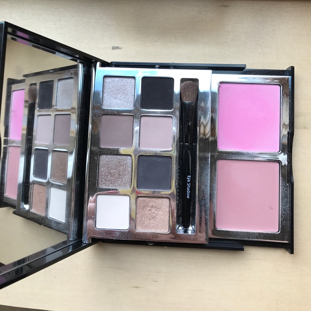 Bobbi Brown Deluxe Cheek and Eye palette