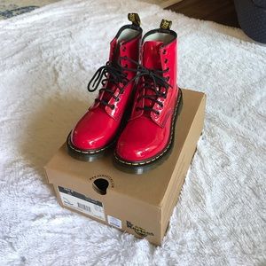 Red patent lamper Dr. Martens NEVER BEEN WORN