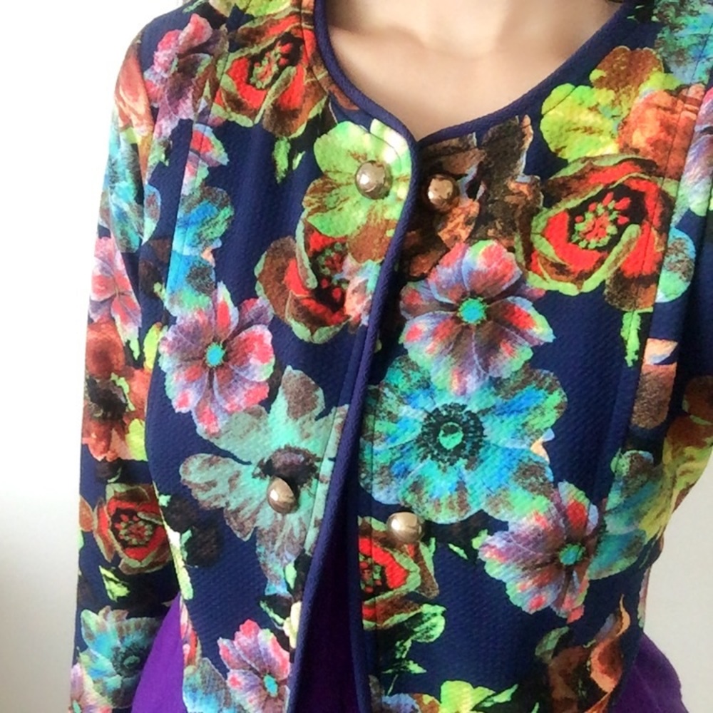 Full sleeved Floral Shrug with Golden Buttons